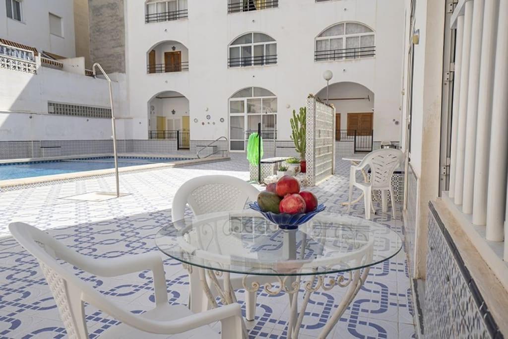 La Casa De Veronica - Serene Apartment With Shared Pool, Steps From The Beach Torrevieja Exteriör bild