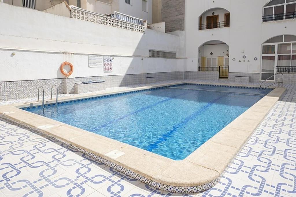 La Casa De Veronica - Serene Apartment With Shared Pool, Steps From The Beach Torrevieja Exteriör bild