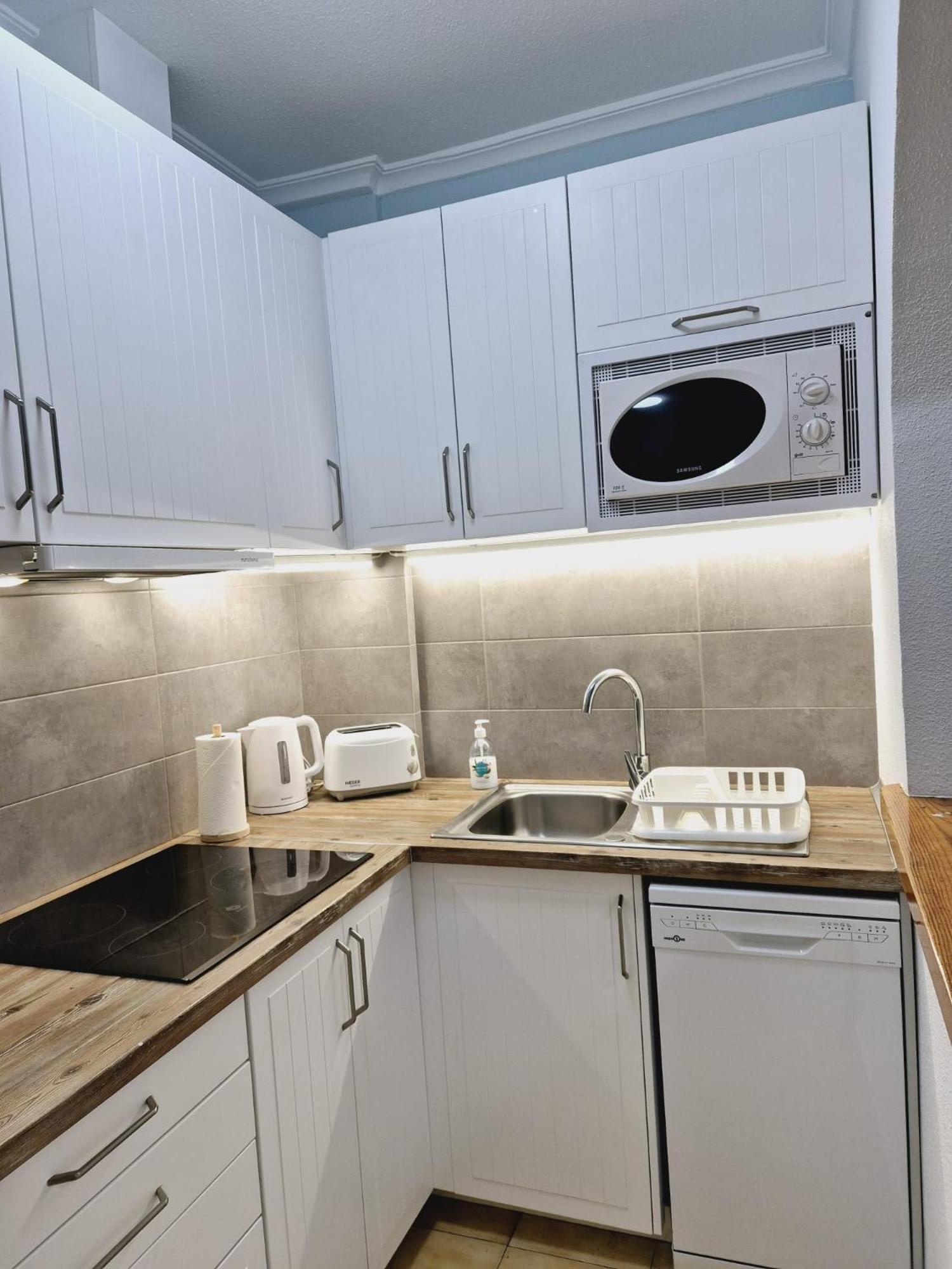 La Casa De Veronica - Serene Apartment With Shared Pool, Steps From The Beach Torrevieja Exteriör bild