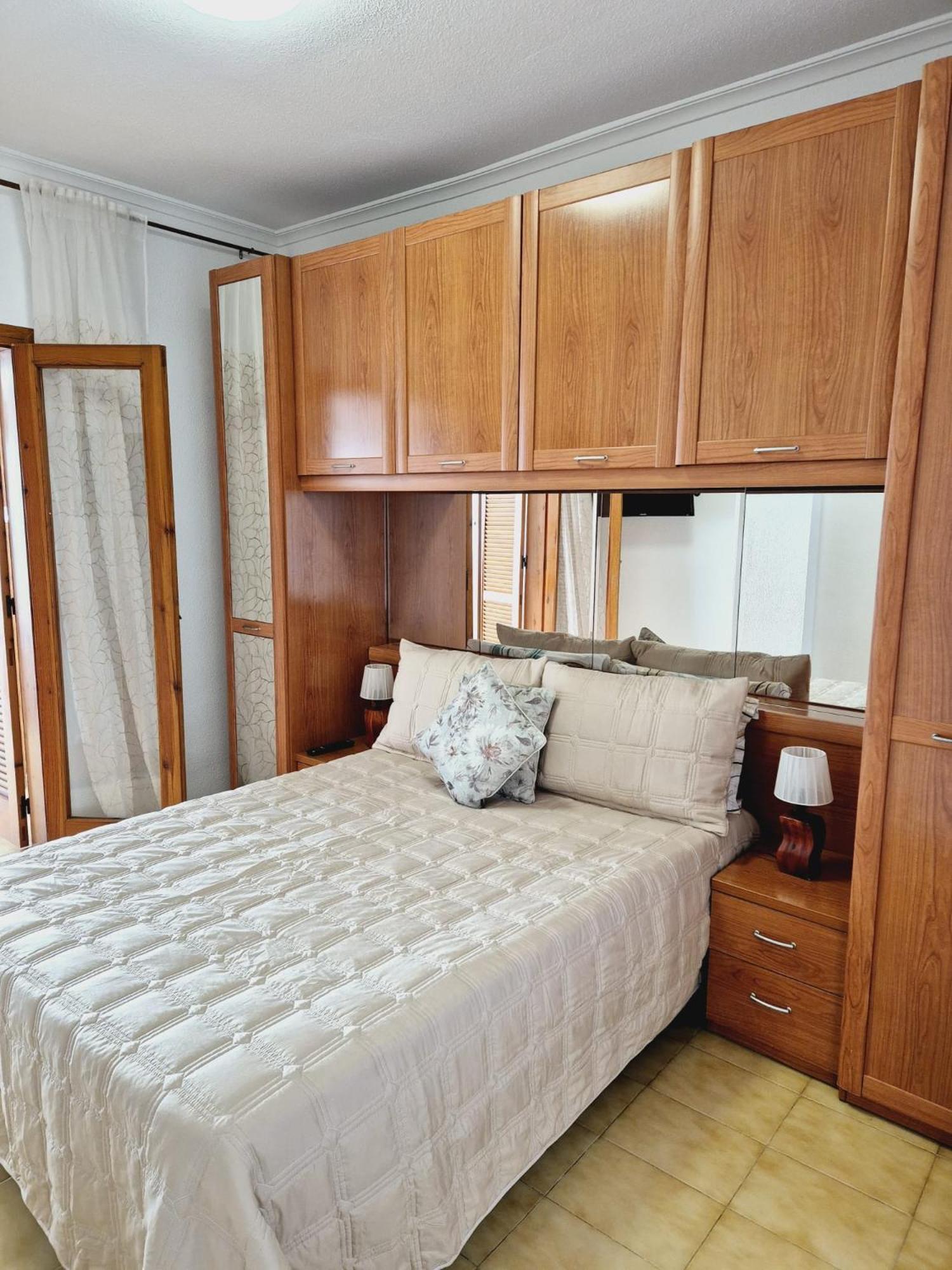 La Casa De Veronica - Serene Apartment With Shared Pool, Steps From The Beach Torrevieja Exteriör bild