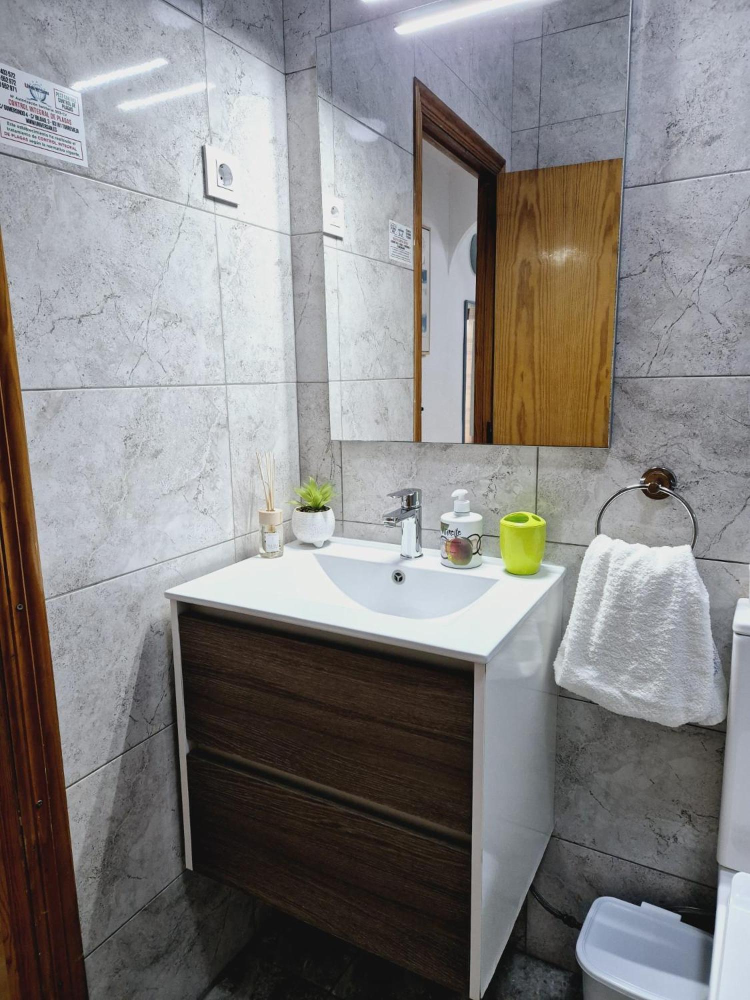 La Casa De Veronica - Serene Apartment With Shared Pool, Steps From The Beach Torrevieja Exteriör bild