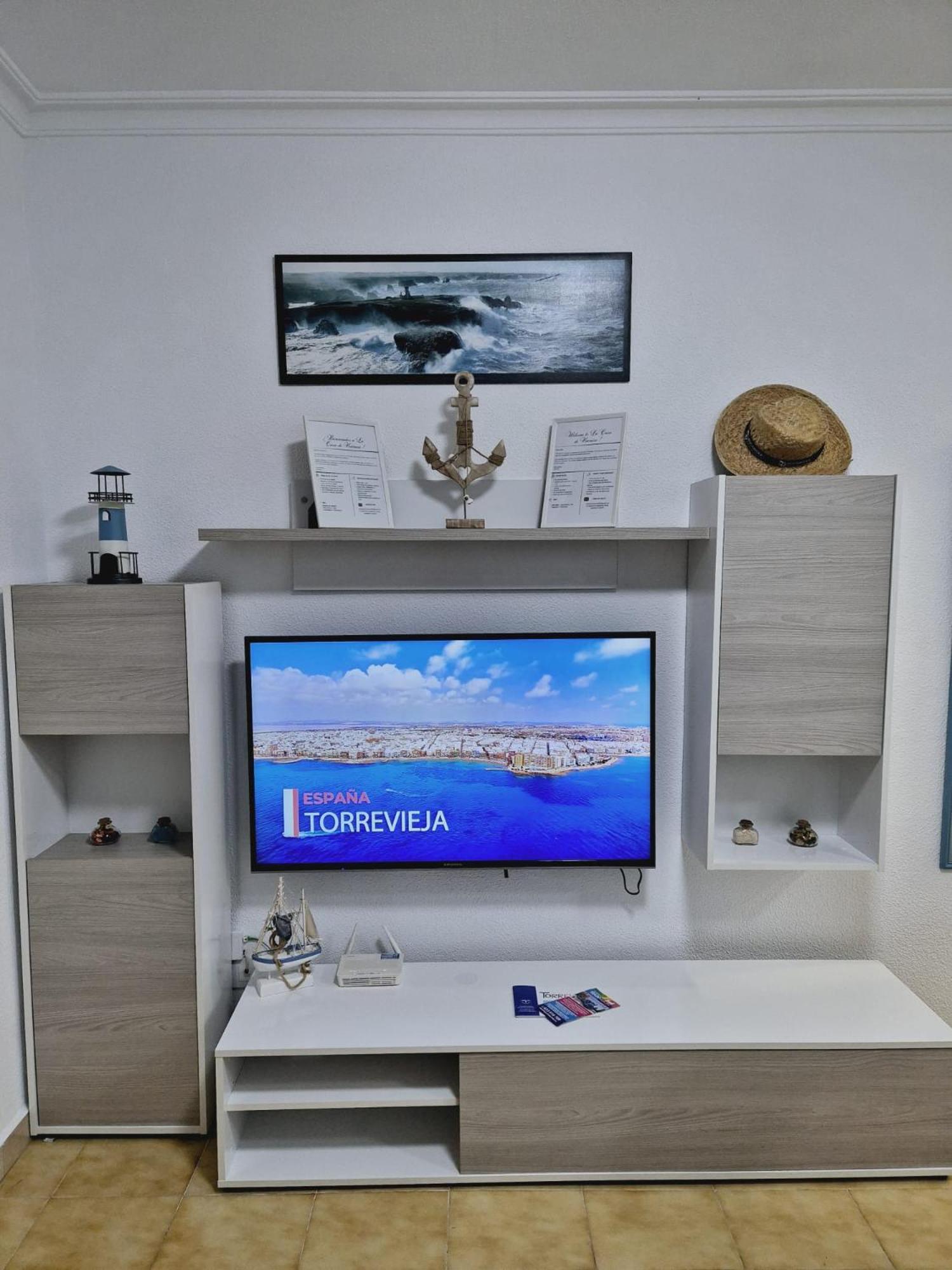 La Casa De Veronica - Serene Apartment With Shared Pool, Steps From The Beach Torrevieja Exteriör bild