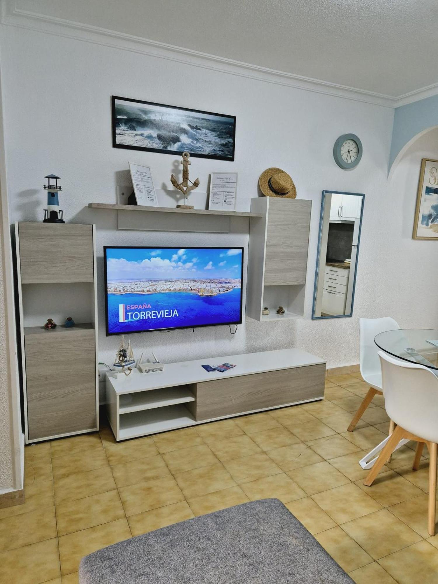 La Casa De Veronica - Serene Apartment With Shared Pool, Steps From The Beach Torrevieja Exteriör bild